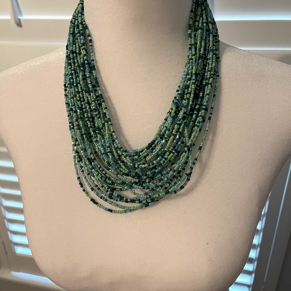 PAIR OF BEADED NECKLACES - Picture 1 of 3
